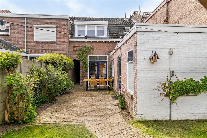 Bekijk foto 32 van Lovensestraat 136