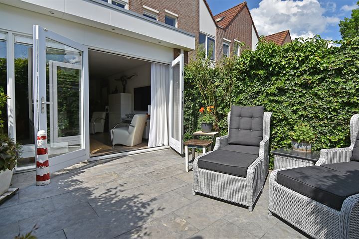 Bekijk foto 15 van Claude Debussystraat 19