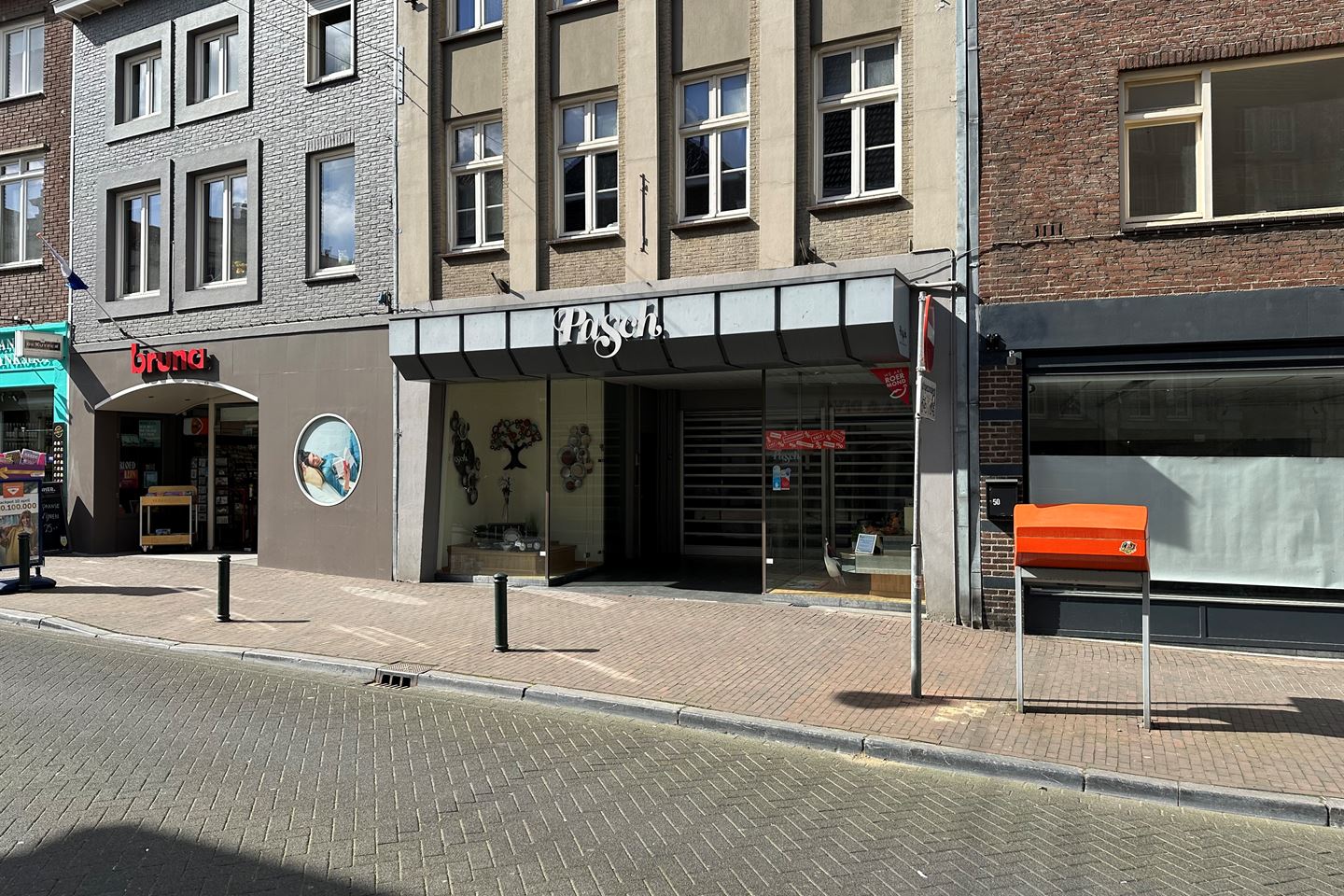 View photo 2 of Neerstraat 52