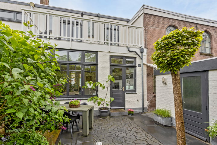 View photo 48 of Frederikstraat 50