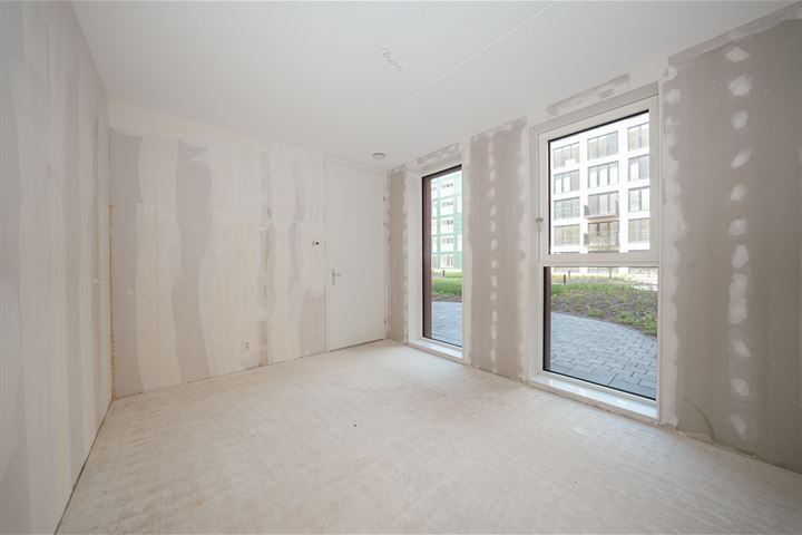 View photo 9 of Mies van der Rohestraat 67