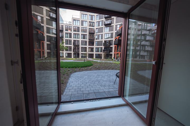 View photo 10 of Mies van der Rohestraat 67