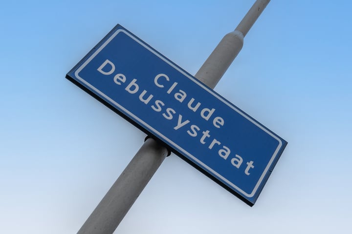 Bekijk foto 2 van Claude Debussystraat 60