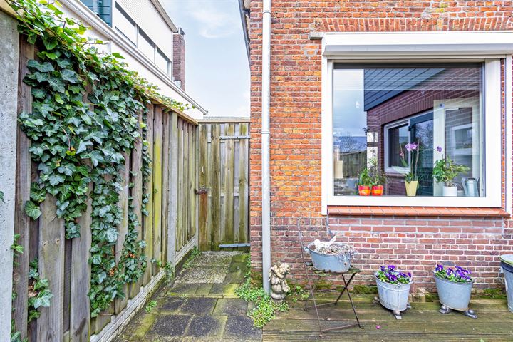 Bekijk foto 33 van Spoorstraat 10