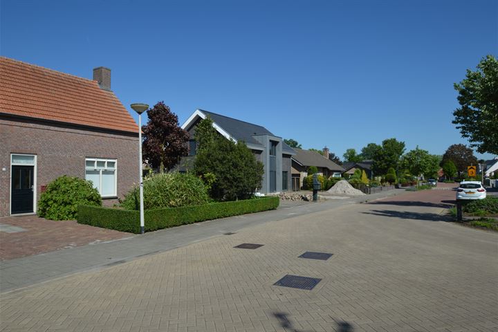 Bekijk foto 32 van Veldstraat 26