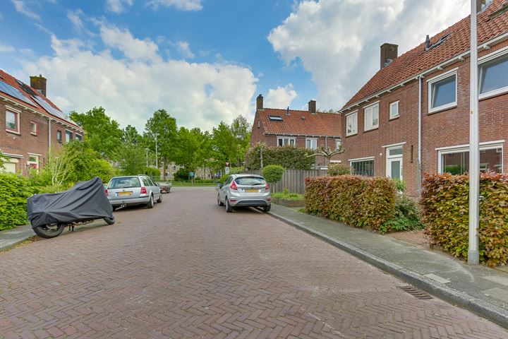 Bekijk foto 32 van Johan van Oldenbarneveltstraat 3