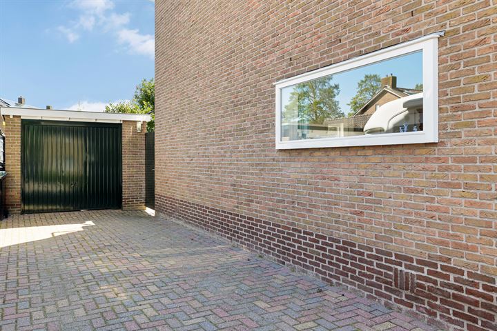 Bekijk foto 32 van van Hogendorpstraat 13