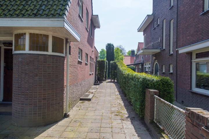 View photo 48 of Burgemeester Rauppstraat 6