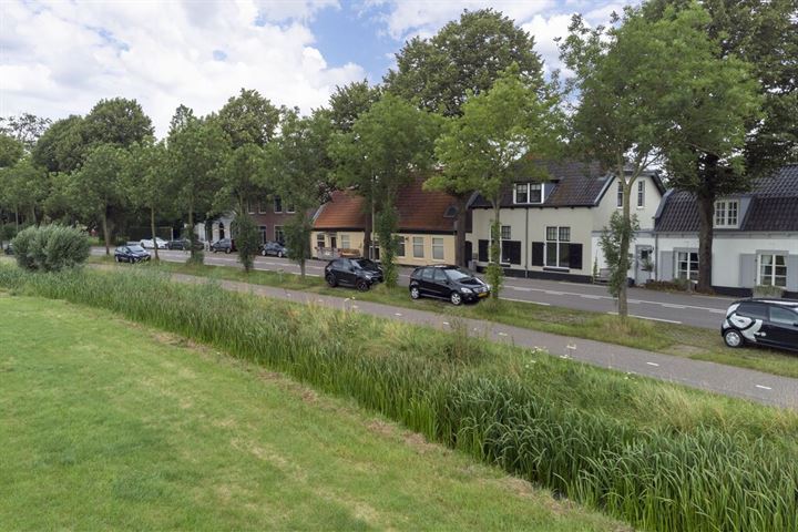 View photo 3 of Straatweg 12