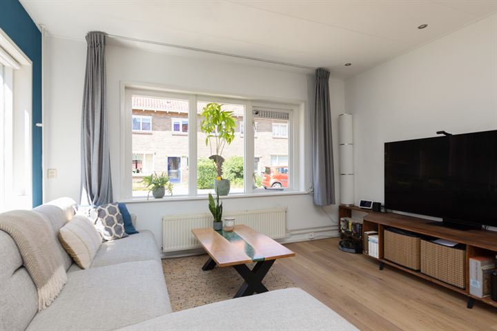 View photo 9 of Ubbo Emmiusstraat 50