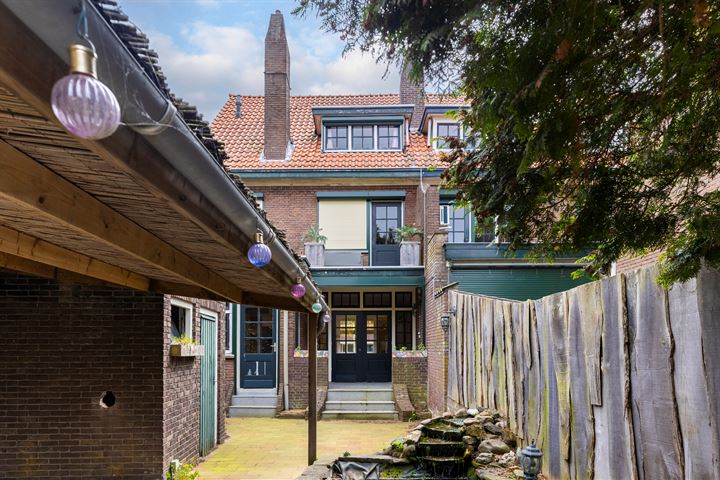 Bekijk foto 5 van Pastoor van Leeuwenstraat 52