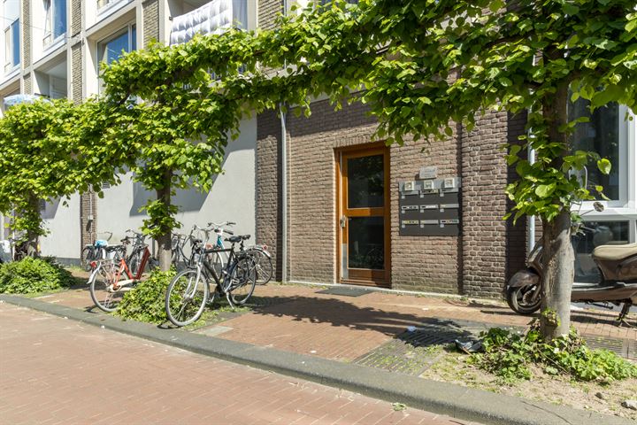 View photo 2 of Raadhuisstraat 26