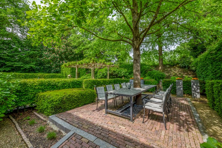 Foto 2 van Mgr. Bekkersplein 6