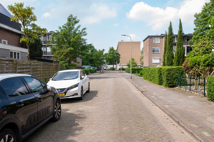 Bekijk foto 36 van Dr. Colijnstraat 52