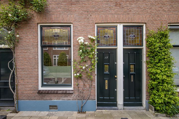 Bekijk foto 2 van Mgr. van de Weteringstraat 18