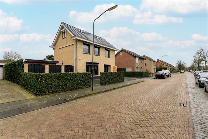 Bekijk foto 9 van Arnoldus Verschurenstraat 44