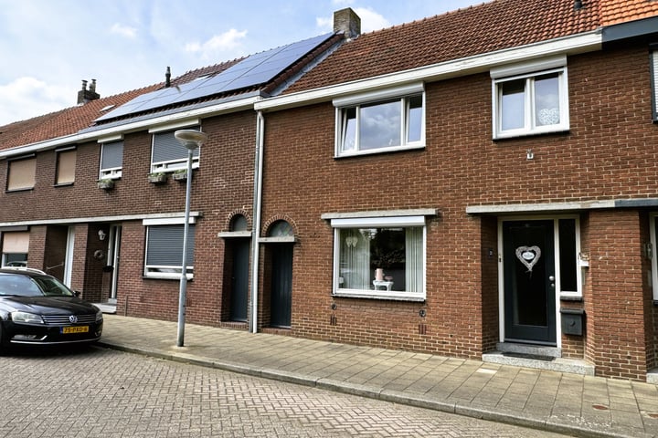 View photo 33 of Pastoor Goossensstraat 36