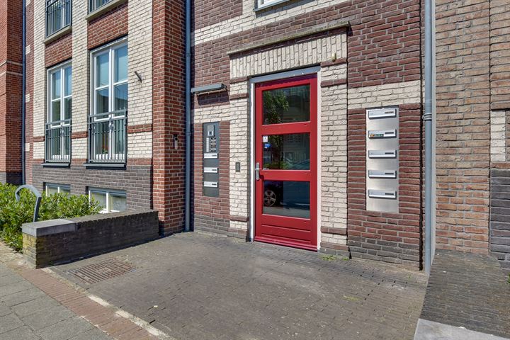 Bekijk foto 2 van Beatrixstraat 63