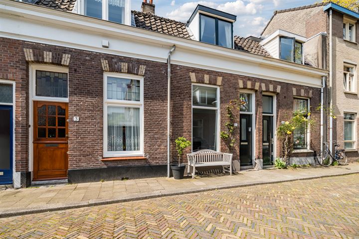 Bekijk foto 1 van Hulststraat 1