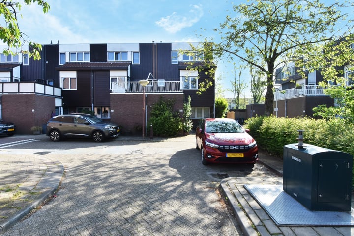 View photo 3 of Albert Rousselstraat 100