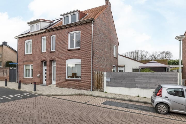 Bekijk foto 1 van Koolhofstraat 8