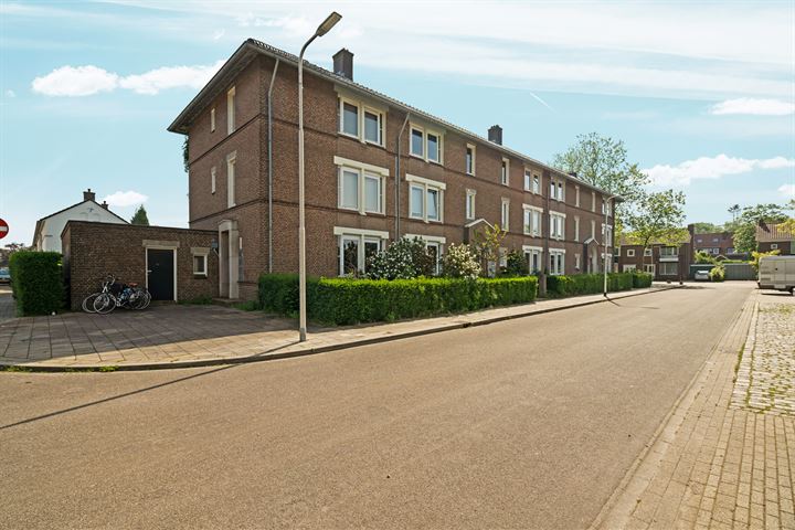 Bekijk foto 3 van Cronjéstraat 20