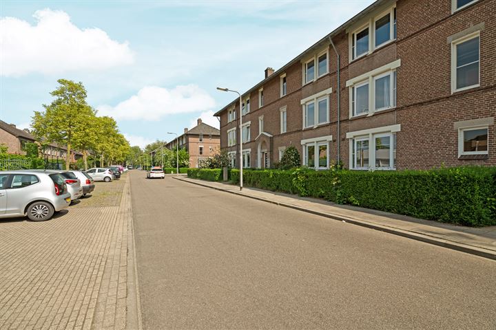 Bekijk foto 4 van Cronjéstraat 20