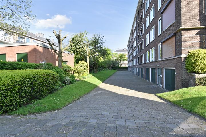 Bekijk foto 3 van Huis te Landelaan 196