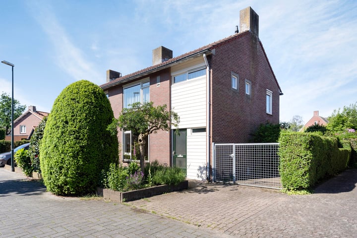 Bekijk foto 7 van Beatrixstraat 32