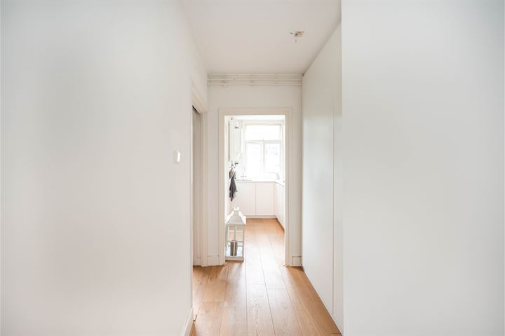 View photo 9 of Spaarndammerstraat 18-F