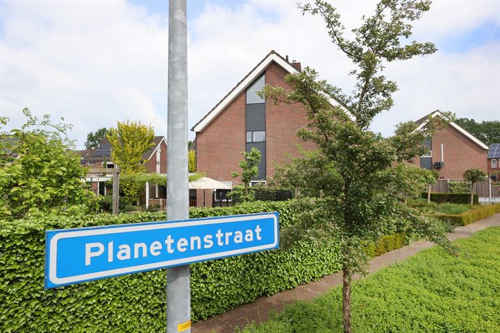 Bekijk foto 49 van Planetenstraat 40