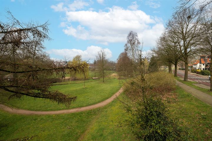 Bekijk foto 35 van Bronbeeklaan 63