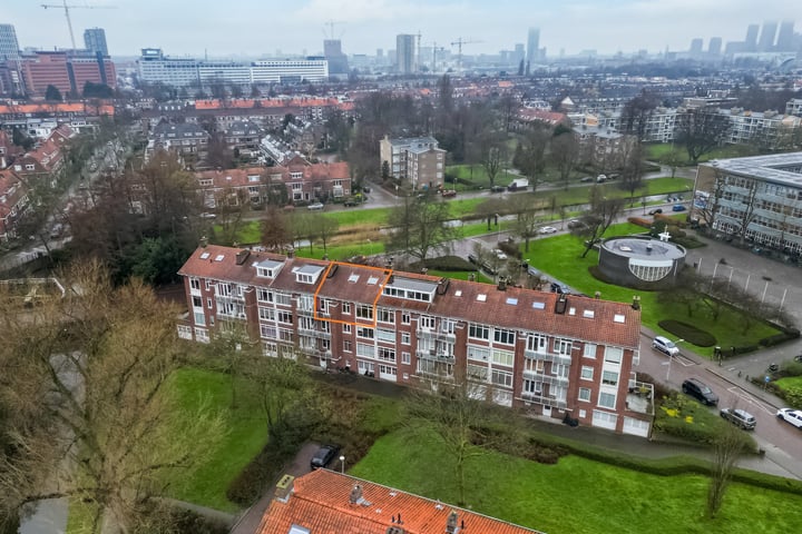 Bekijk foto 1 van Louis Couperusstraat 81