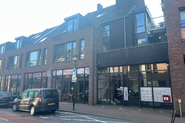 View photo 1 of Hilverstraat 81