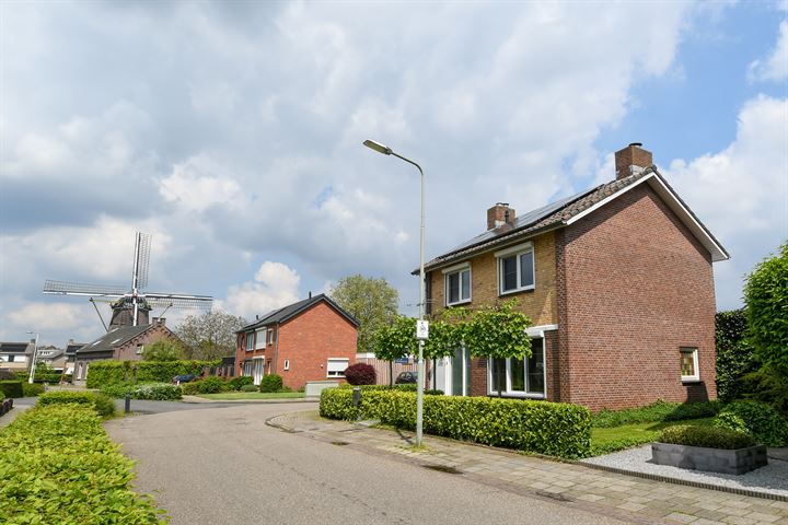 View photo 2 of Veldstraat 44