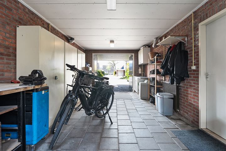 Bekijk foto 47 van Baron Mackaystraat 20