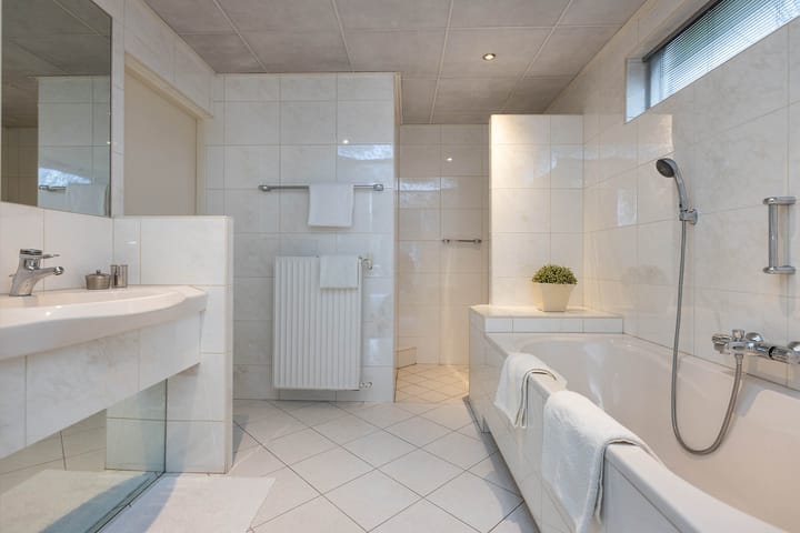 Foto 3 van Bitterzoet 2