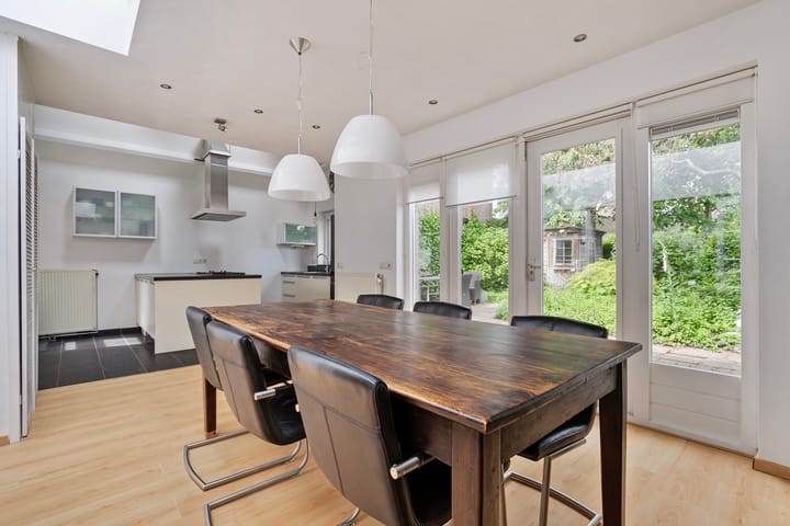 Photo 3 of Teugenaarsstraat 4