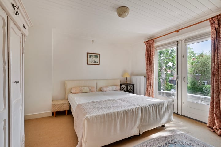 Photo 4 of Teugenaarsstraat 4