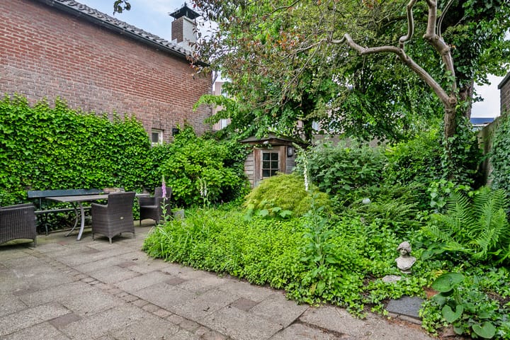 Photo 6 of Teugenaarsstraat 4