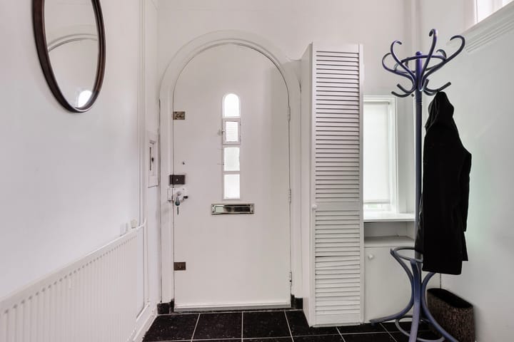 Photo 9 of Teugenaarsstraat 4