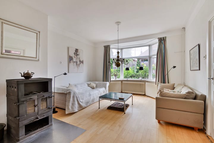 Photo 11 of Teugenaarsstraat 4