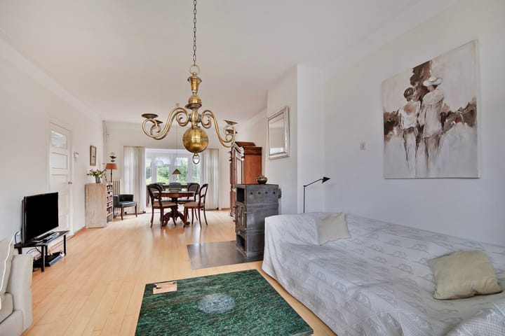 Photo 13 of Teugenaarsstraat 4