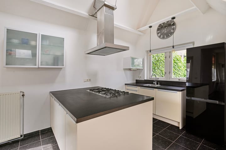 Photo 18 of Teugenaarsstraat 4