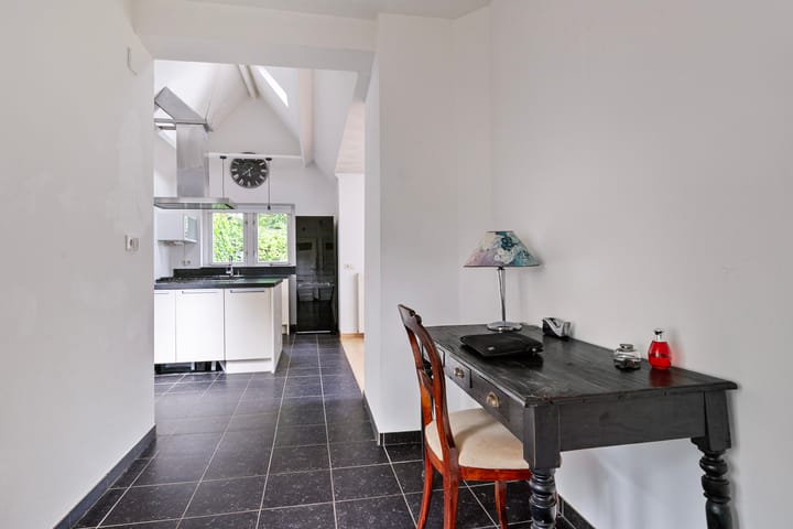 Photo 22 of Teugenaarsstraat 4