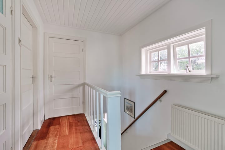 Photo 23 of Teugenaarsstraat 4