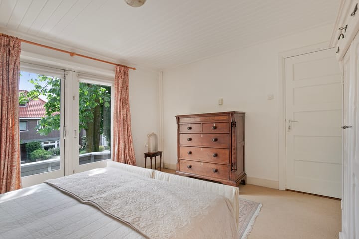 Photo 26 of Teugenaarsstraat 4