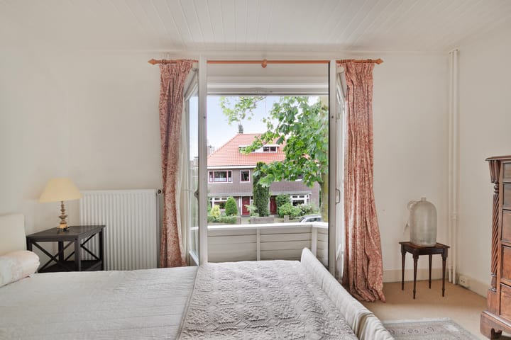 Photo 27 of Teugenaarsstraat 4