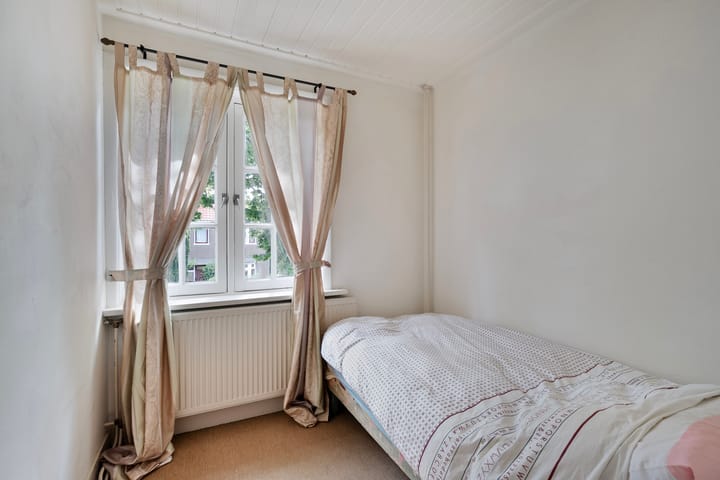 Photo 32 of Teugenaarsstraat 4