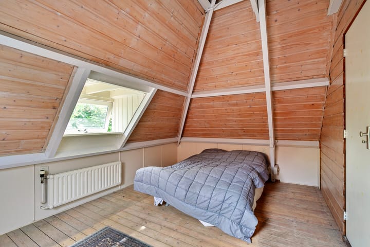 Photo 34 of Teugenaarsstraat 4